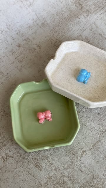 زیر سیگاری مربعی دستساز سرامیکی طرح پاپیون